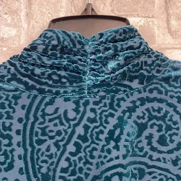 Woman’s Susan graver green burnt out lace vest ladies shirt - Picture 5 of 11